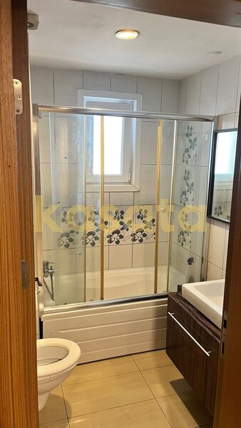 Cosmopolis, terasa, 2 locuri parcare