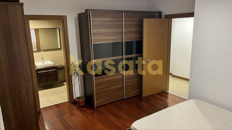 Cosmopolis, terasa, 2 locuri parcare