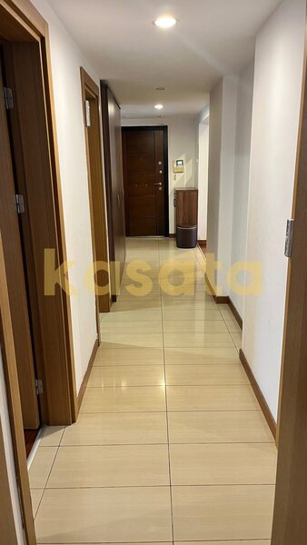 Cosmopolis, terasa, 2 locuri parcare