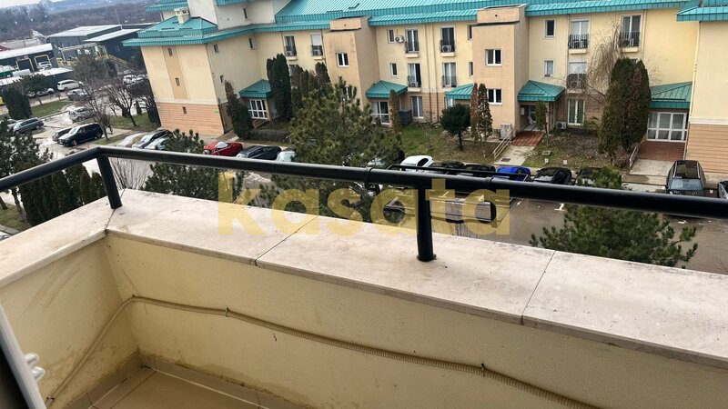 Cosmopolis, terasa, 2 locuri parcare