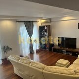 Cosmopolis, terasa, 2 locuri parcare